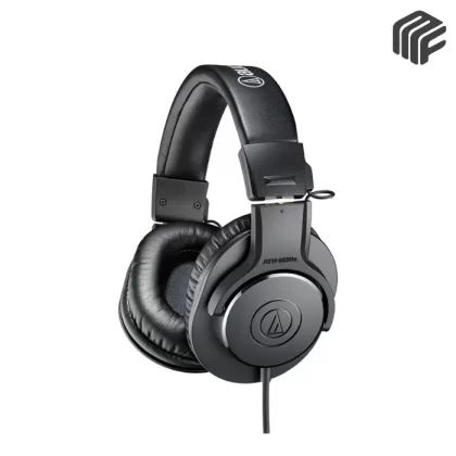 سماعات الرأس Audio-Technica ATH-M20x – تصميم مغلق وراحة مثالية للاستوديو، توفر تجربة استماع دقيقة وواضحة لعشاق الصوت والموسيقيين المحترفين.