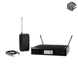 نظام لاسلكي Shure BLX14R للآلات الموسيقية يُظهر مستقبل BLX4R القابل للتركيب في الرف وجهاز إرسال BLX1 بكيبل WA302