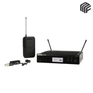 نظام ميكروفون لاسلكي لافالير Shure BLX14RE/W85 يُظهر مستقبل BLX4R القابل للتركيب في الرف وجهاز إرسال BLX1 وميكروفون WL185